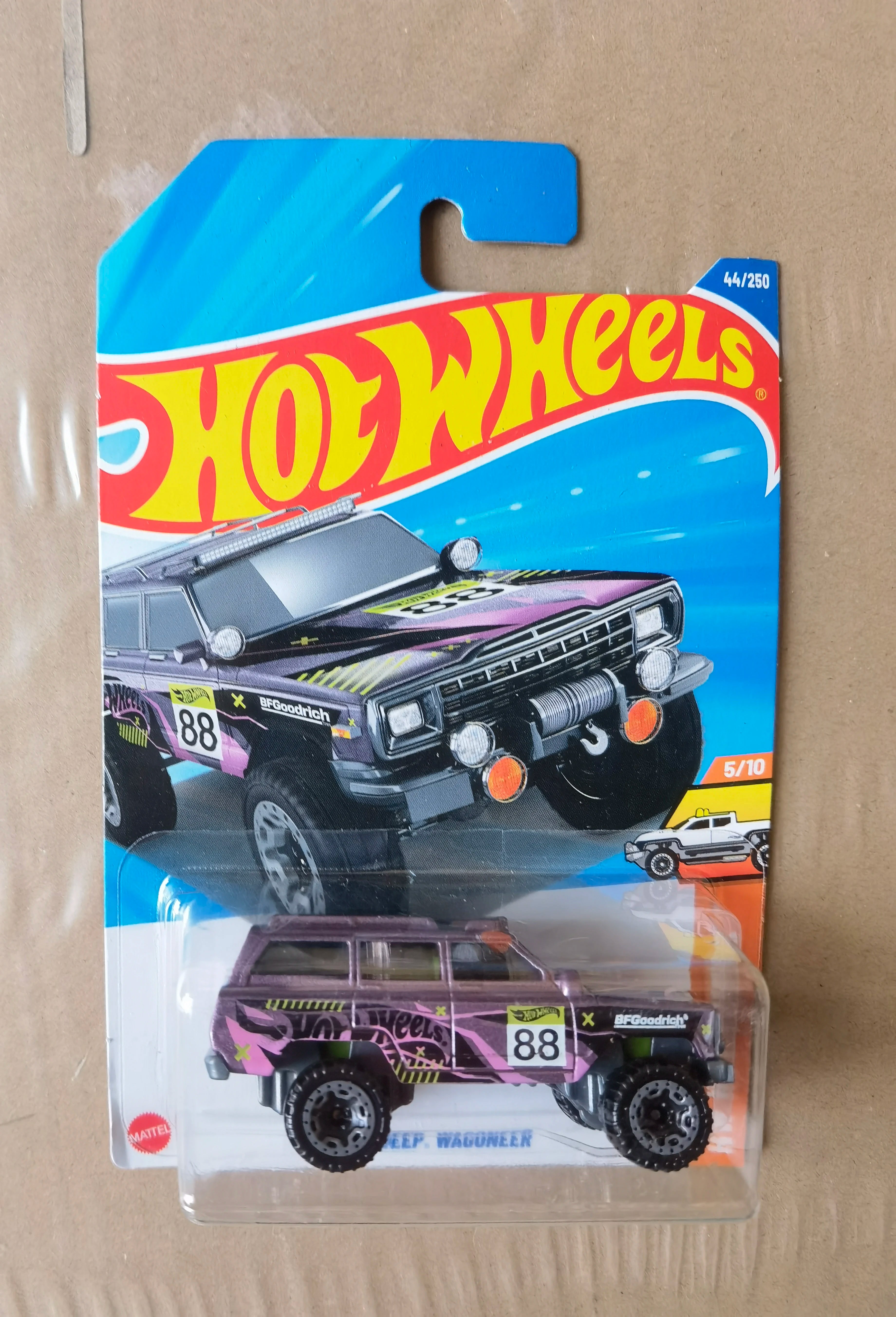 2024 C4982 Case K Original Hot Wheels 1/64 Miniatures Cars Hoteelws Model Car Hotweheels Hotwheels Vehicle Toys Model Scale Cars
